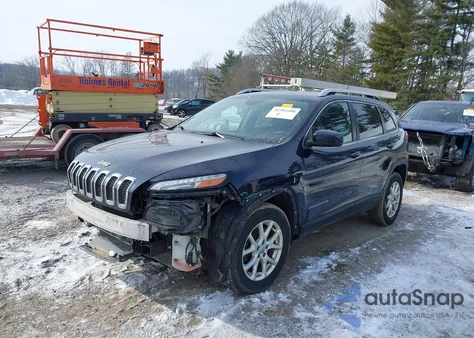 2016 Jeep Cherokee Latitude z USA, uszkodzony, nr VIN 1C4PJMCS4GW119922